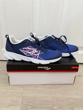 Saucony Wind Lace Athletic Sneakers NIB Big Kids Size 5M